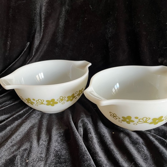 Pyrex #441 1 1/2pt Cinderella bowl Spring blossom, crazy daisy. 2 bowls for sale - Picture 6 of 6